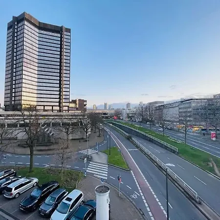 Klassen - Exklusives - Zentral Und 4km Zur Messe -kingsizebett Apartment Essen
