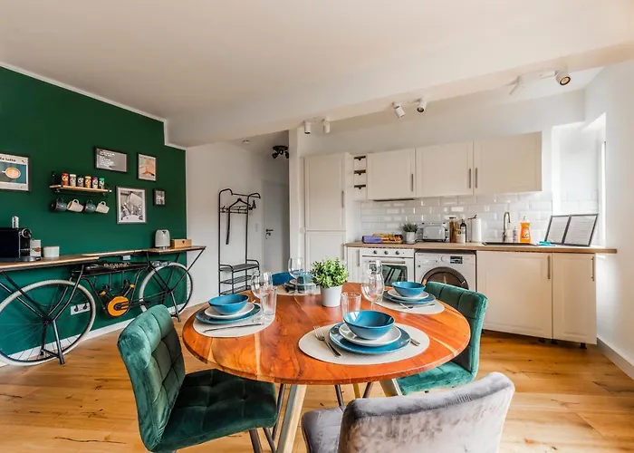 Klassen - Exklusives - Zentral Und 4km Zur Messe -kingsizebett Apartment