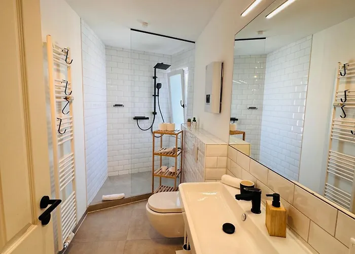 Apartment Klassen - Exklusives - Zentral Und 4km Zur Messe -kingsizebett