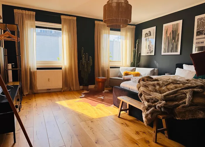 Klassen - Exklusives - Zentral Und 4km Zur Messe -kingsizebett Apartment